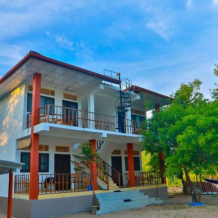 Autumn Moon Beach Cabanas Тангалла Экстерьер фото