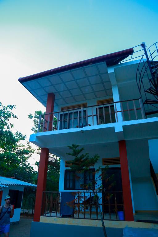Autumn Moon Beach Cabanas Тангалла Экстерьер фото