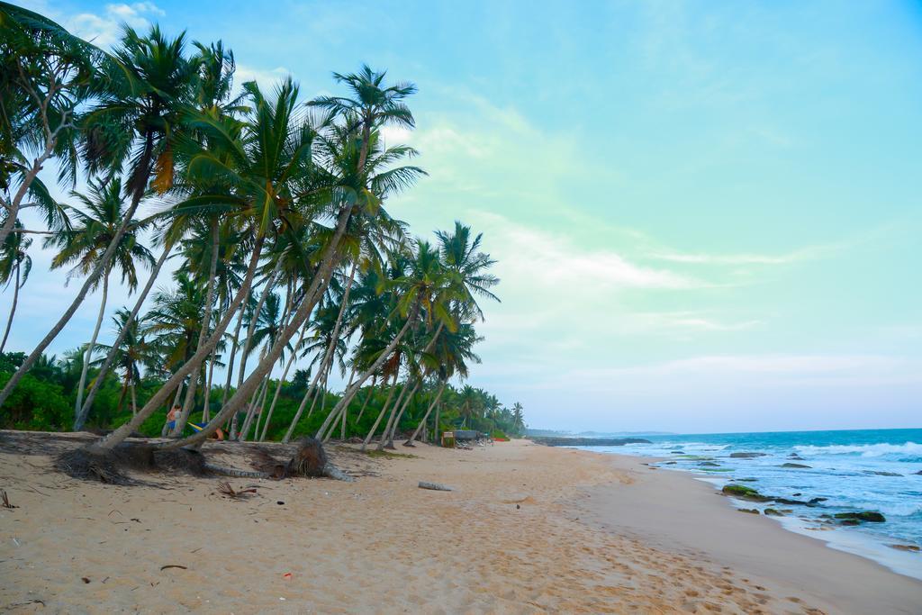 Autumn Moon Beach Cabanas Тангалла Экстерьер фото