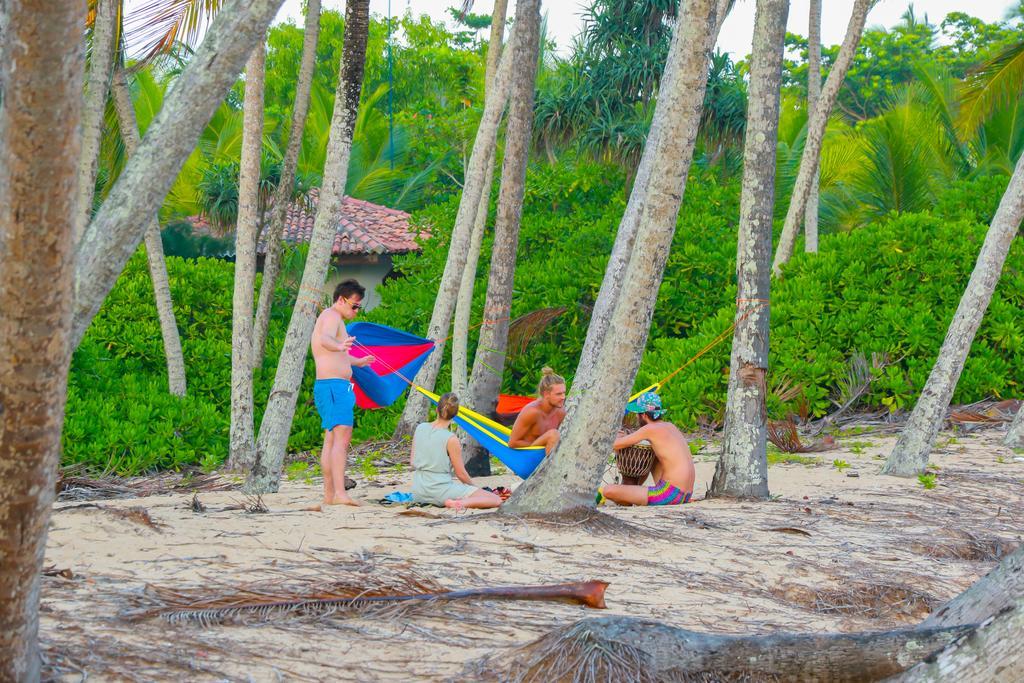 Autumn Moon Beach Cabanas Тангалла Экстерьер фото