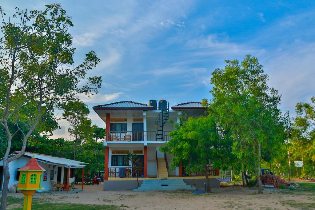 Autumn Moon Beach Cabanas Тангалла Экстерьер фото